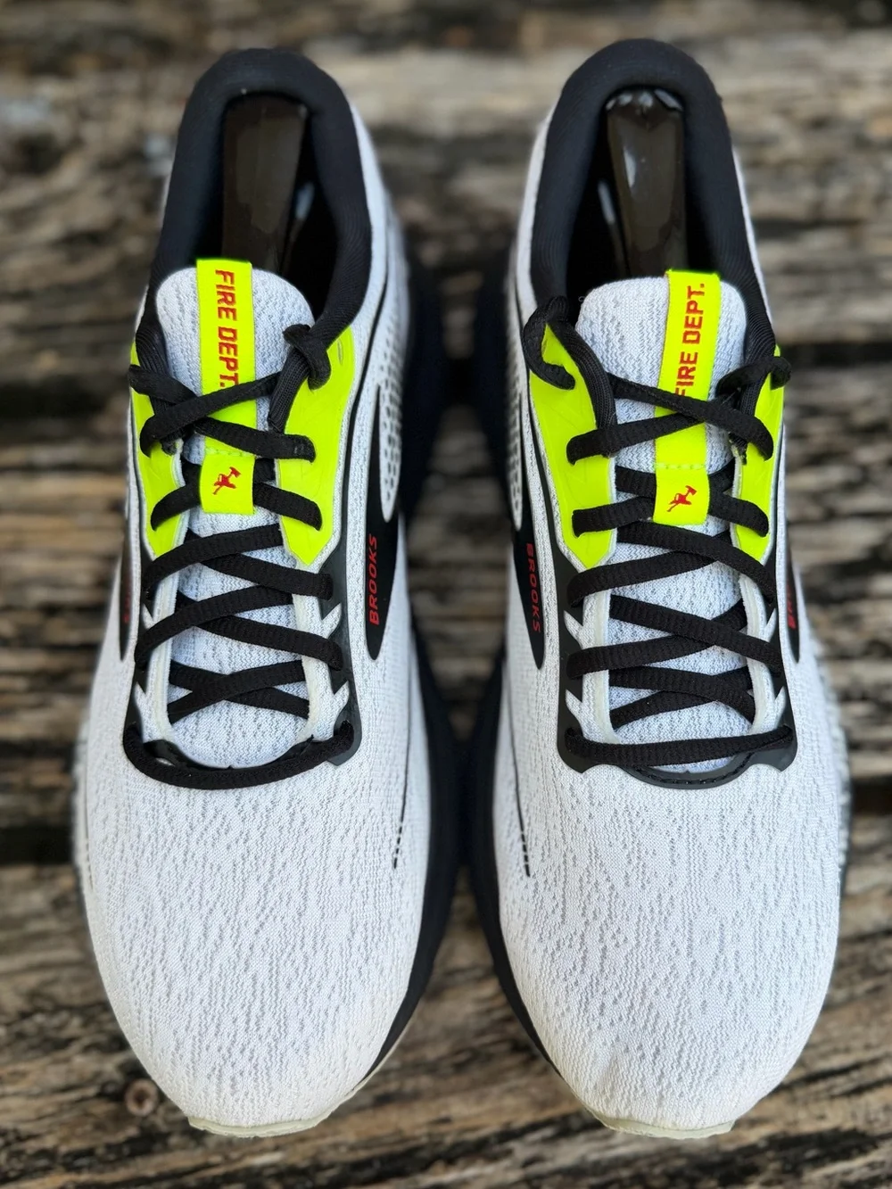 Brooks Trace 2 Hero Pack Fire Fighter White/Black Women’s Sz 9 Running Shoes X1 - Picture 6 of 16